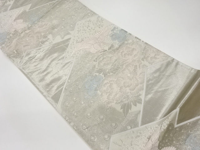 リサイクル　プラチナ箔孔雀に花々模様織出し袋帯